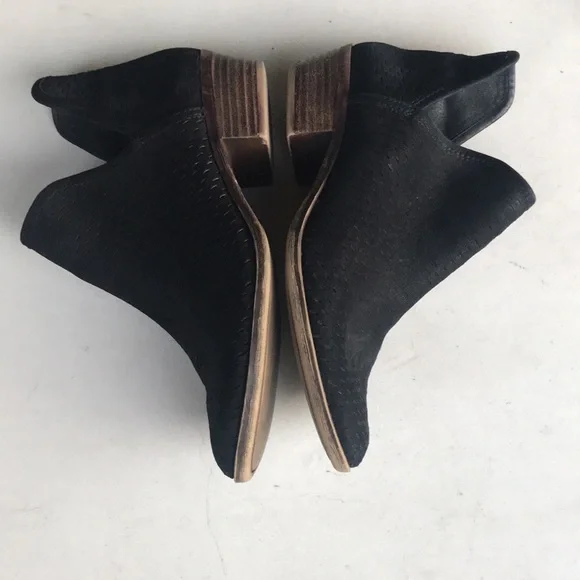 LUCKY BRAND | Black Perforated Leather Ankle Boots Booties Size 8.5 - Picture 3 of 6